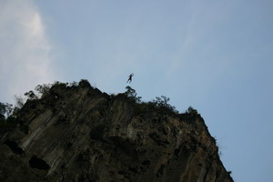 Base jmper on Thai cliff